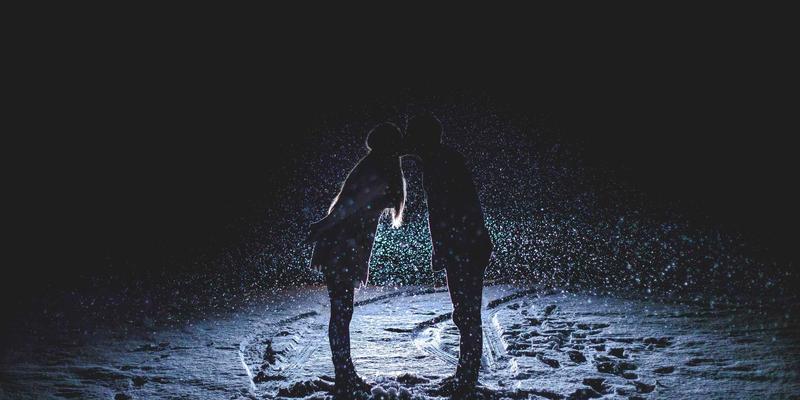 从太空到掌心：低轨卫星互联网星座全球竞赛与地面终端技术深度评测