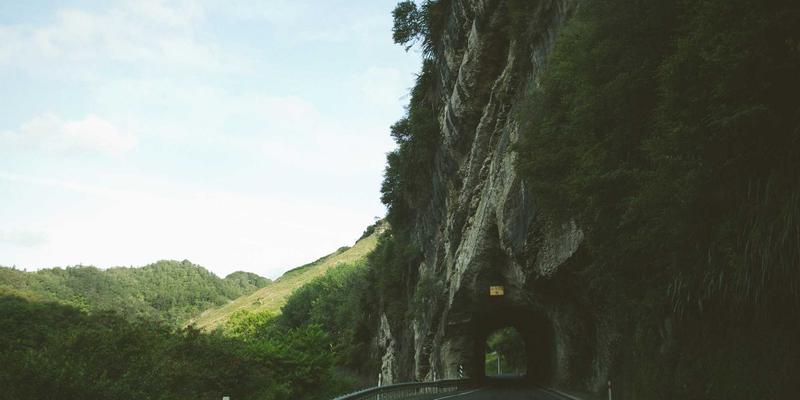 元宇宙核心技术架构与发展瓶颈深度剖析：青岛科技视角下的数码产品新浪潮